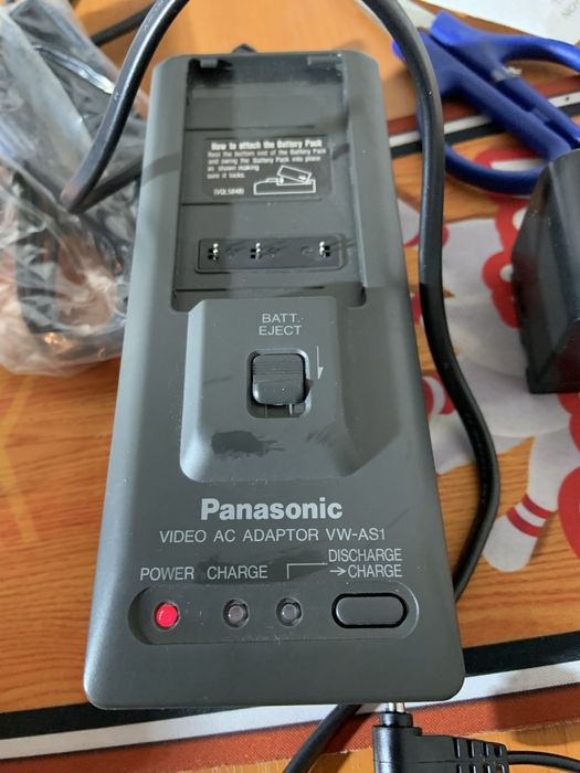 Cameră video vintage Panasonic Camescope S-VHS—CNV-S4 VHS PAL.