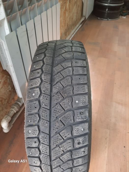 Продам зимнюю резину 175/70/13