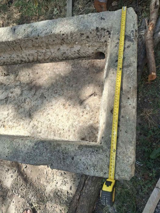 Корита дялкани от камък