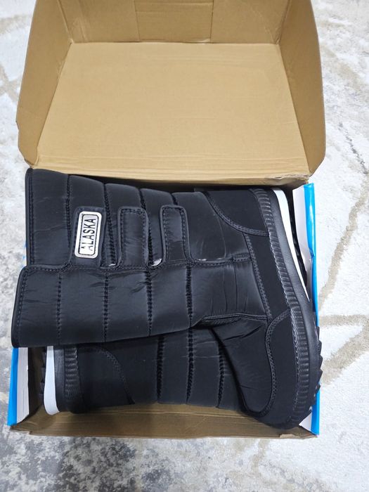 Продаются ботинки