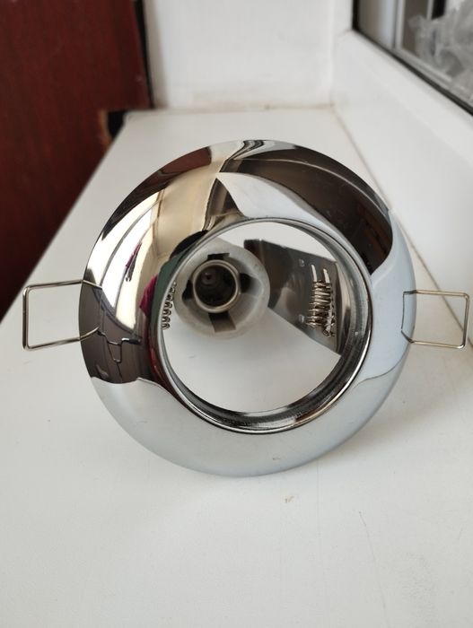 Точечный светильник новый