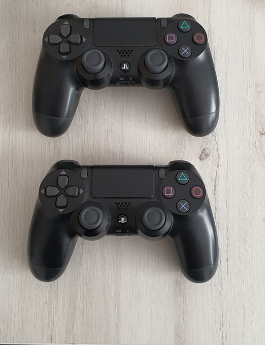 PS4 PRO 2 controllers