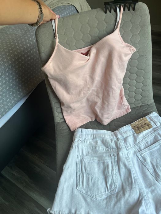 Два чифта дънки, един къси панталонки дънкови и потник