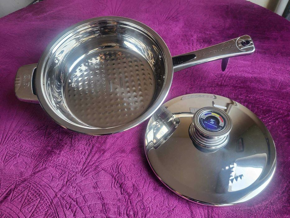 Комплект съдове за готвене, кухненски ножове и прибори за хранене