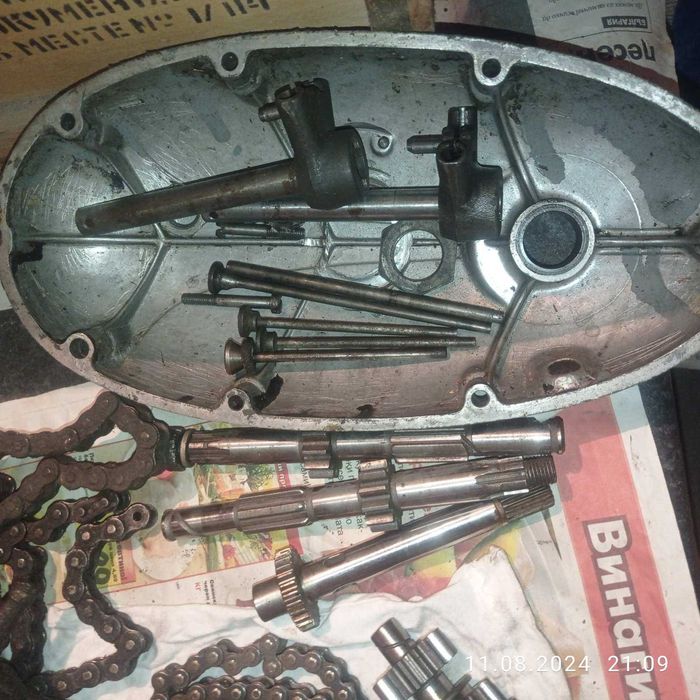 Продавам части за мотоциклет ЯВА 175 и 250 кубика. модел 57г.