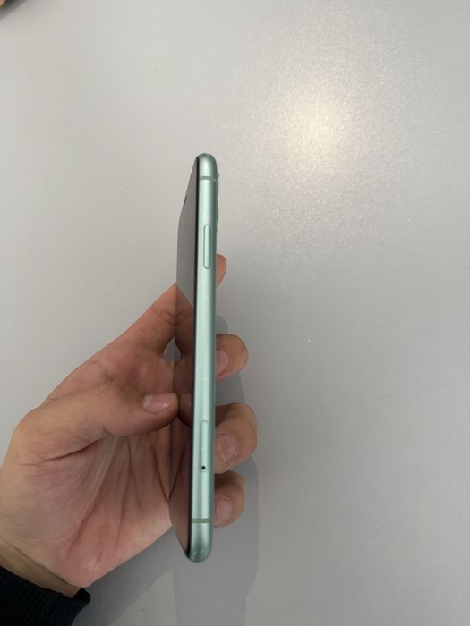 Продаю айфон 11 хорошем сост