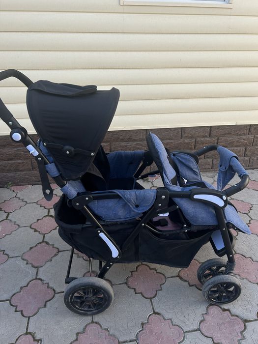 Продаю коляску с двумы сиденьями