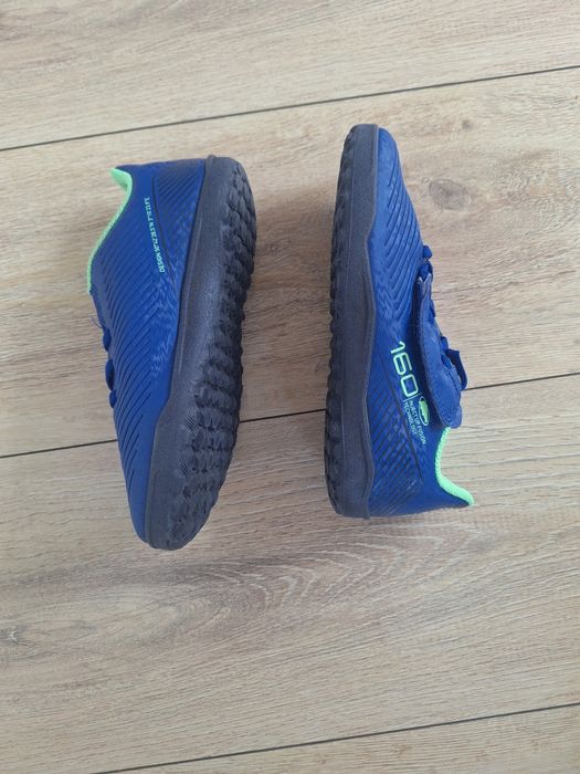 Детски маратонки за футбол !