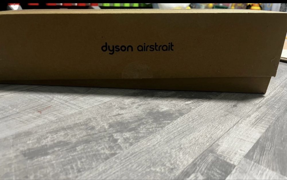 Dyson Airstrait