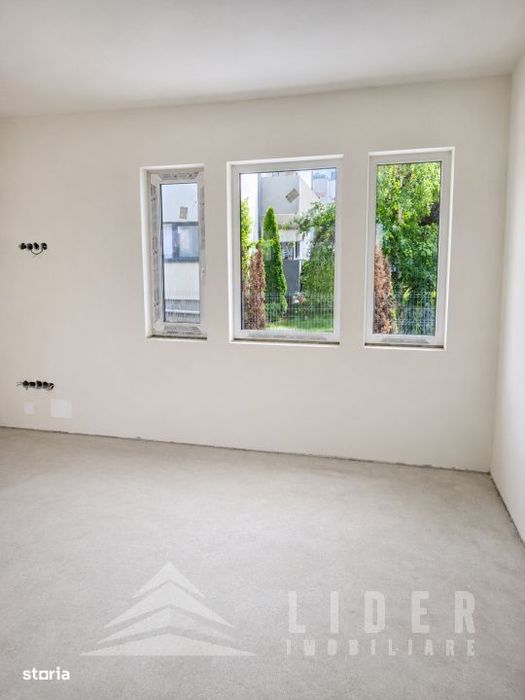 Duplex 4 camere-Floresti-curte 70 mp-acces cu bariera