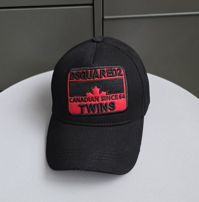 Шапка с козирка с производствени дефекти Dsquared