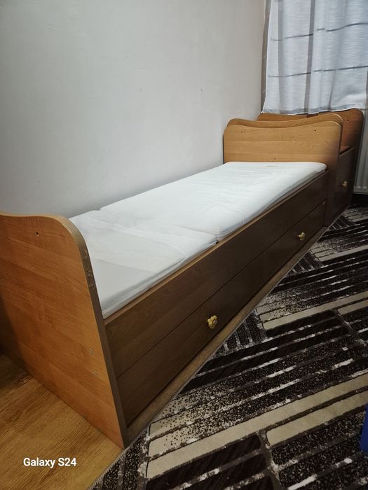 Легло със скрин и малка ракла