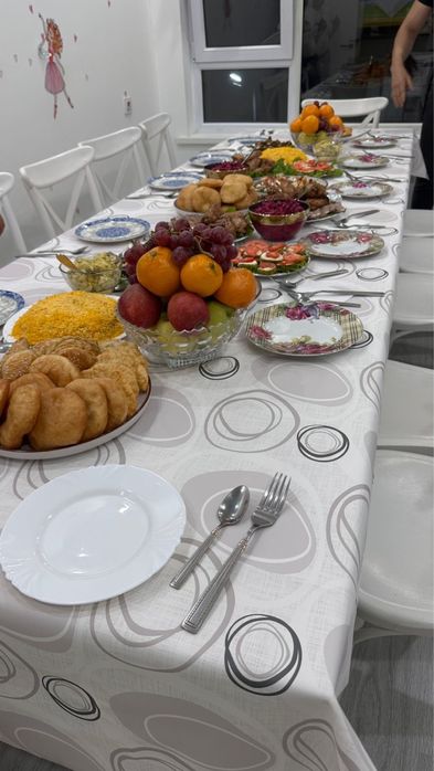 Стулья и столы в аренду