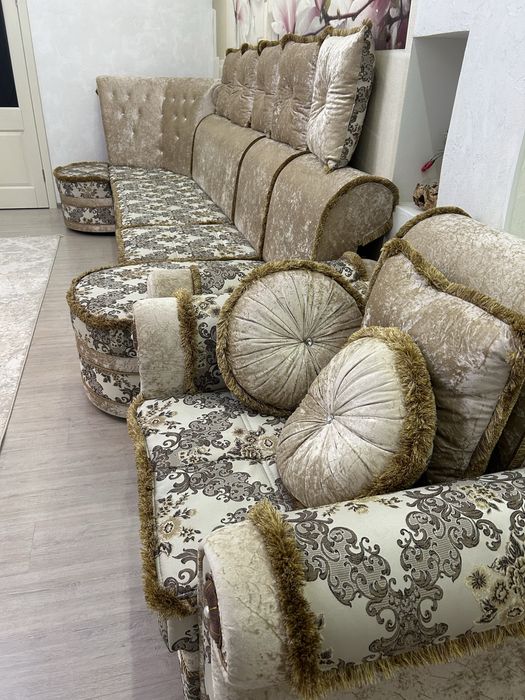 Диван для зала или хола