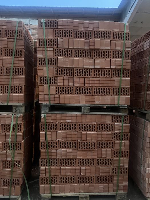 Керамический красный кирпич