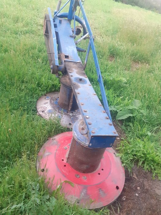 Cositoare în 2 oale de tractor