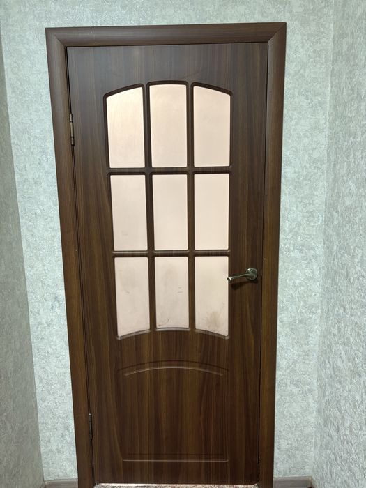 Двери межкомнатные б/у