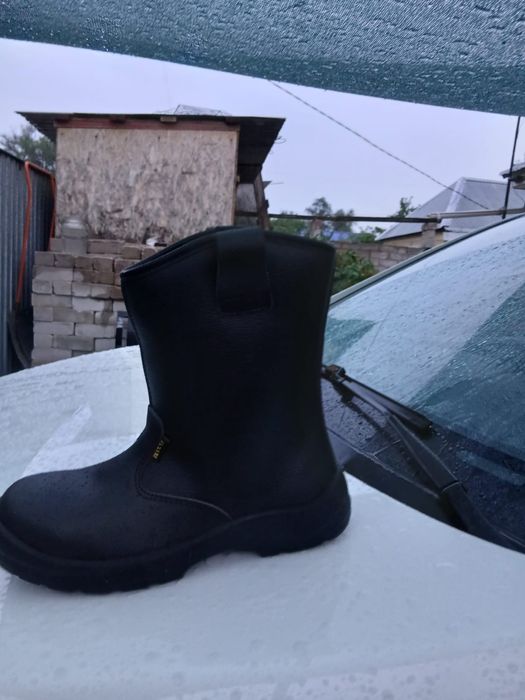Продам рабочие сапоги