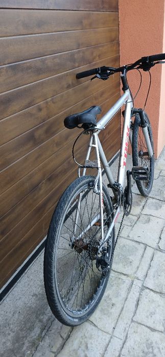 Vând bicicleta Trek