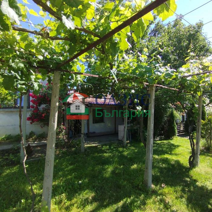 Къща с басейн с. Подвис, област Бургас, площ 167кв. м.,
