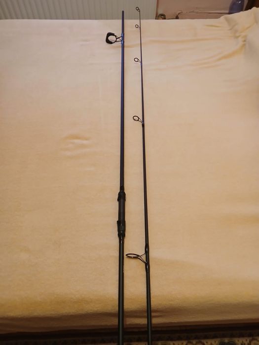 LansetaHunter 3.90m 3.75lbs (2 Tronsoane) + mulineta  East Shark Passion