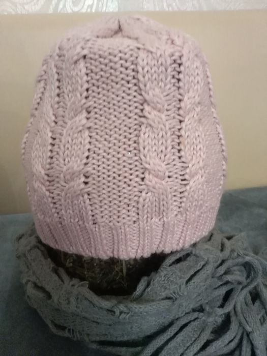 Продам шапочки вязанные