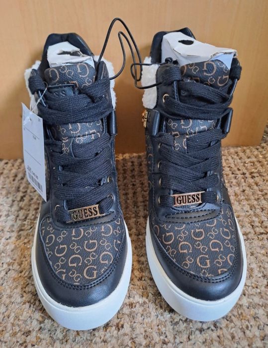 Боти на Guess нови