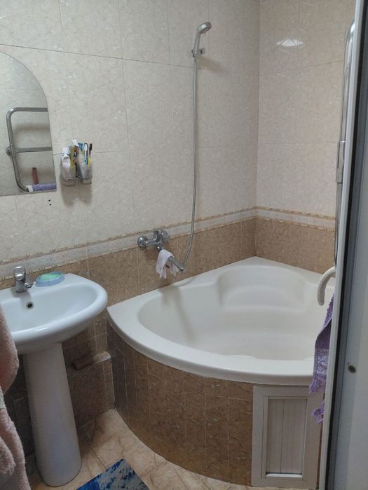 Sergeli 8 sotiladi 3 xonali uy