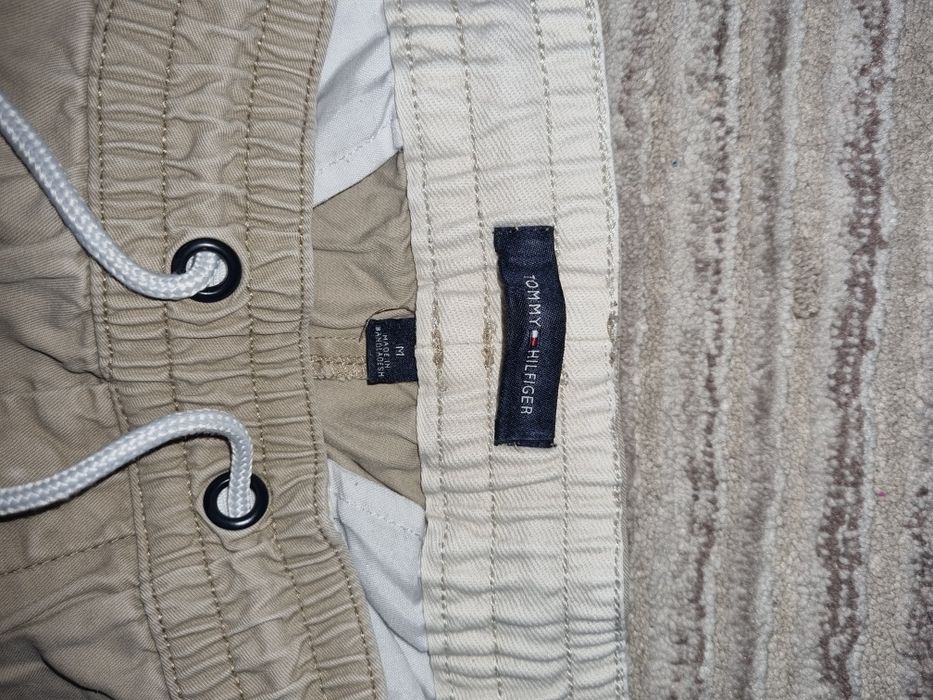Vand pantaloni Tommy Hilfiger