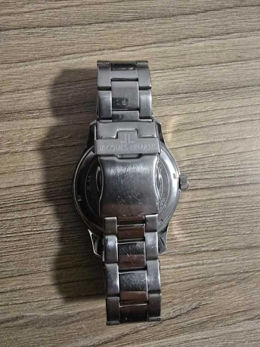 Часовници - Swatch и Jacques Lemans