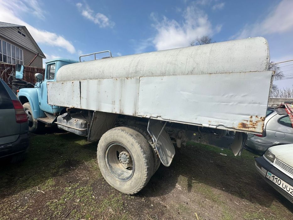 Продам водовоз зил