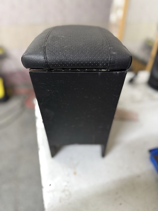 Продам подлокотник универсальный