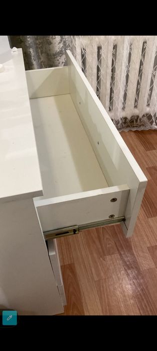 Продам комод-тумба с зеркалом.
