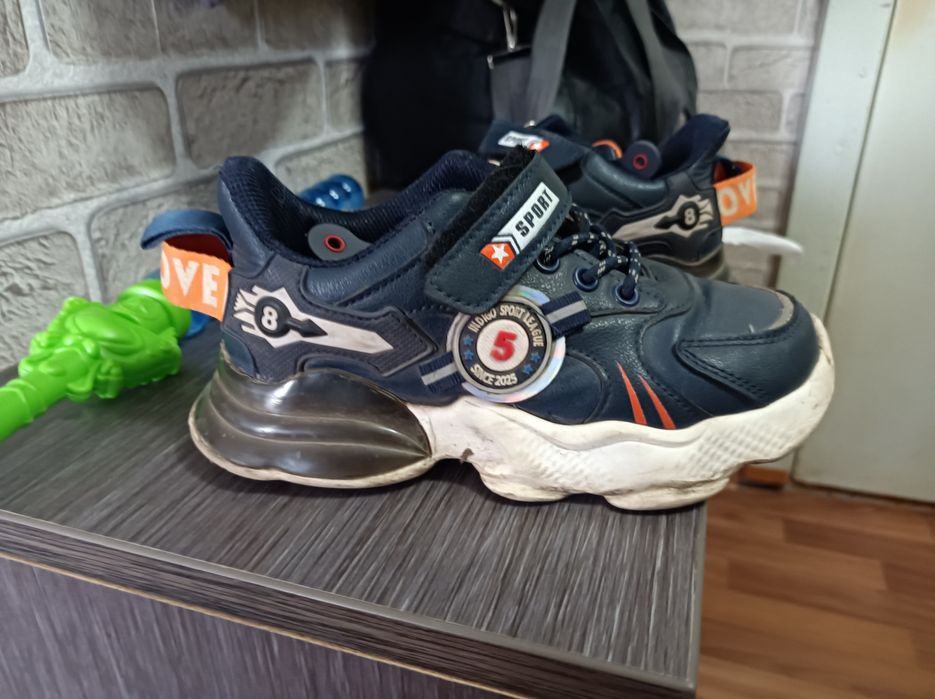 Продам кроссовки 33 размер