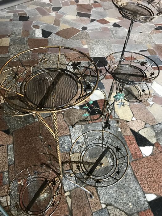 Продам подставку для цветов