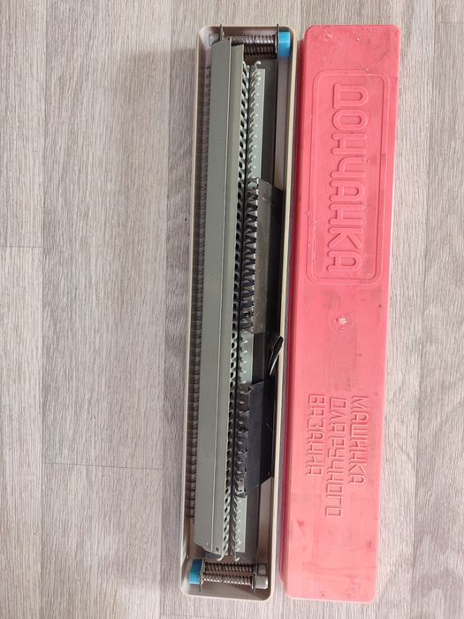 Продам вязальную машинку