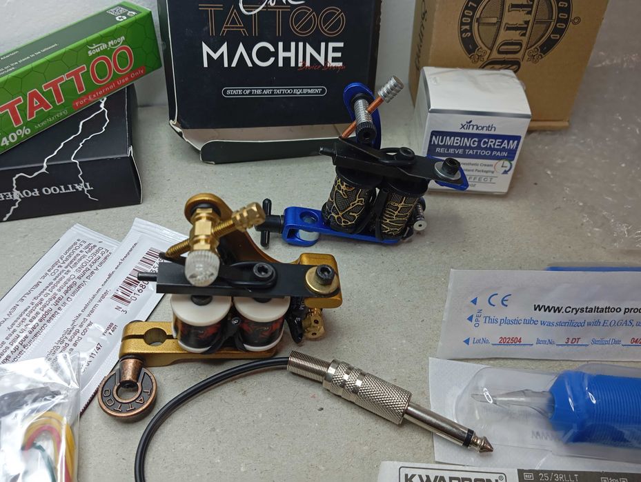 Ofertă Pomană KIT 2 mașini de tatuat Coil/ pe bobine, cablu, ace tuburi etc totul nou nouț