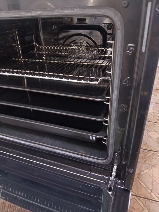 Като нова свободно стояща печка с керамичен плот Gram 2години гаранция