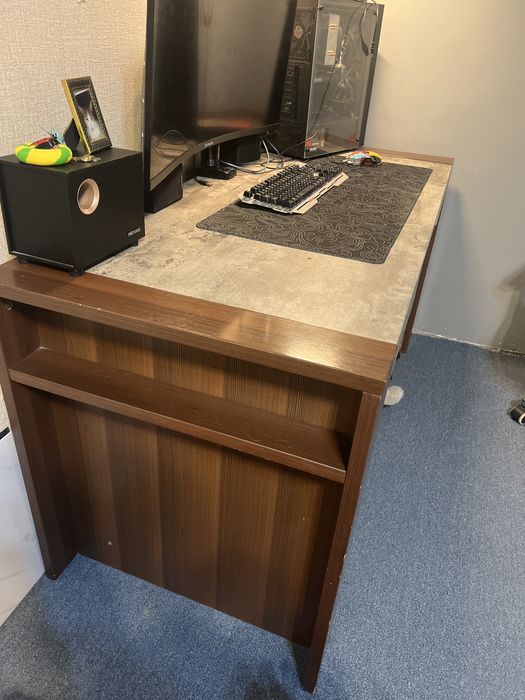 Продам стол компьютерный