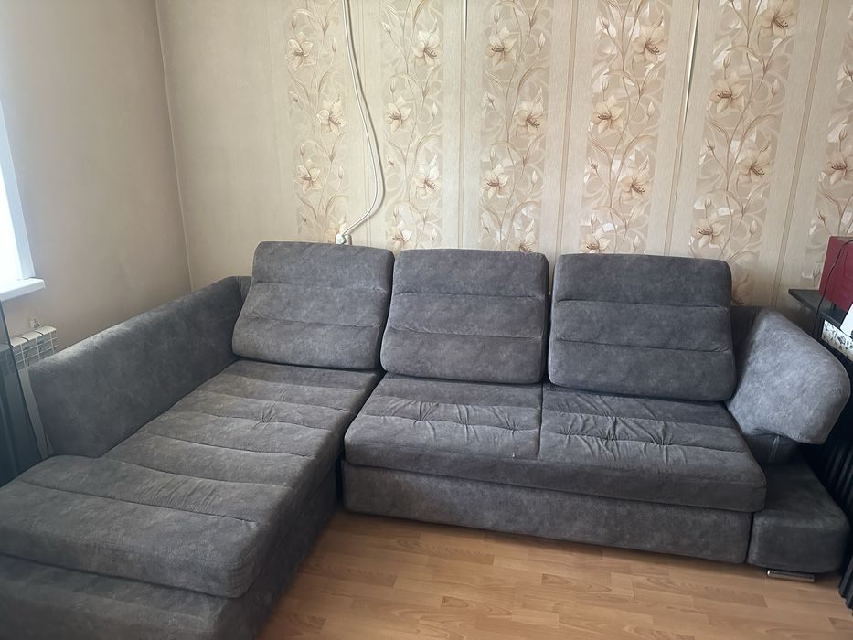 Продается диван б/у серый раскладной