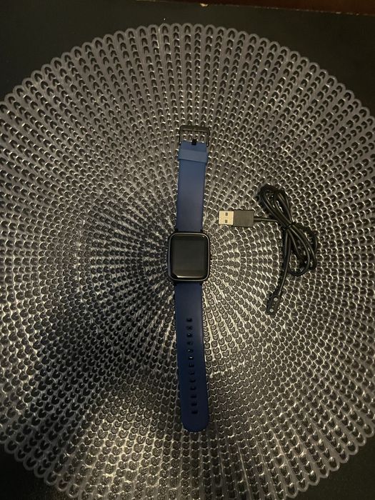 Ceas smartwatch.
