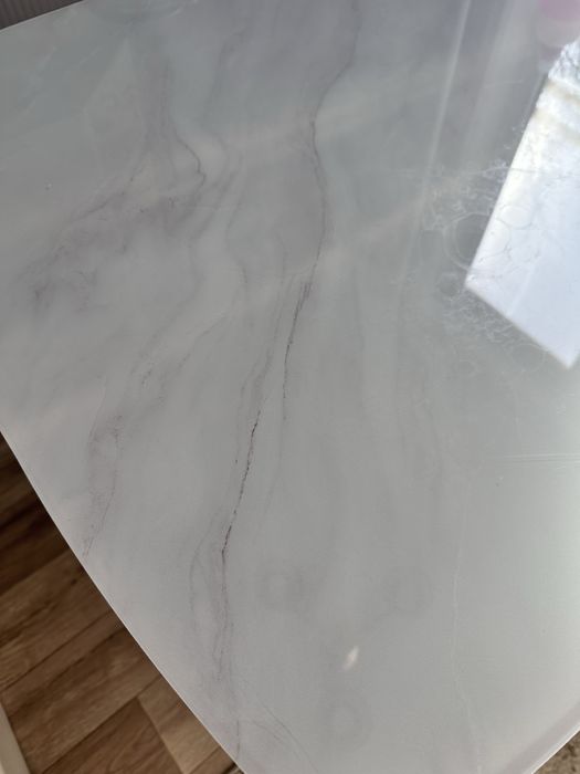 Стол совершенно новый, есть торг