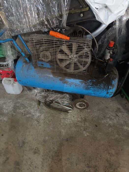 Компресор,трифазен,(100литра)