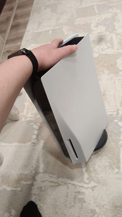 Пс 5 почти новая