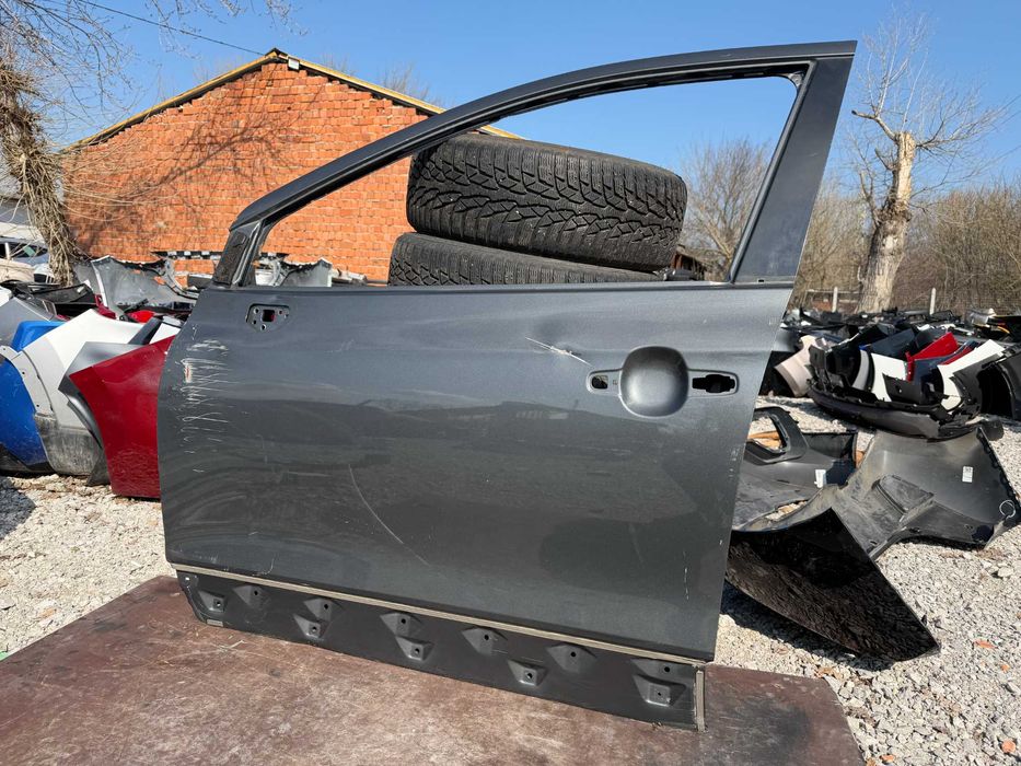 Врата Suzuki SX4 S-Cross 2013 год.-