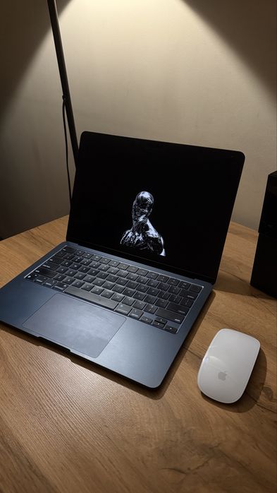 Продам Macbook Air 13  2024