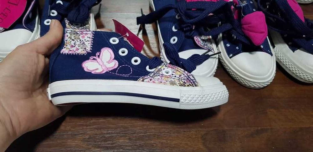 Lot tenisi noi copii