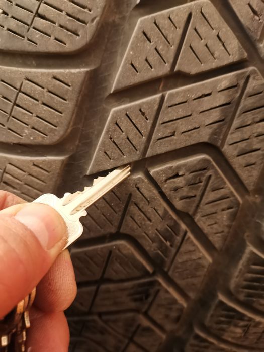 Зимни гуми 235/65/17 Pirelli, Semperit