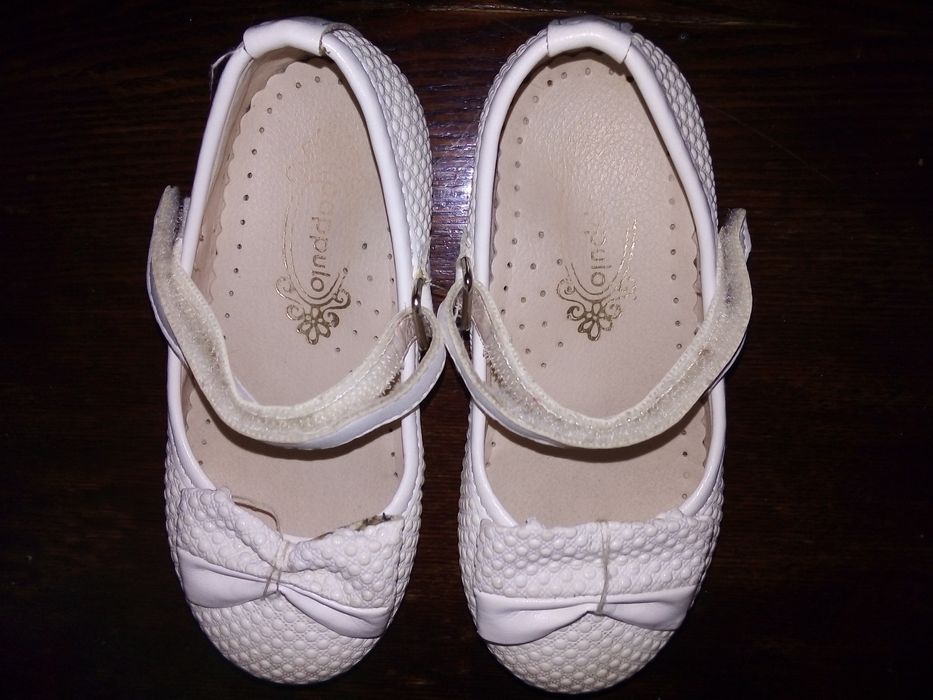 Продам! Детская обувь на девочку!