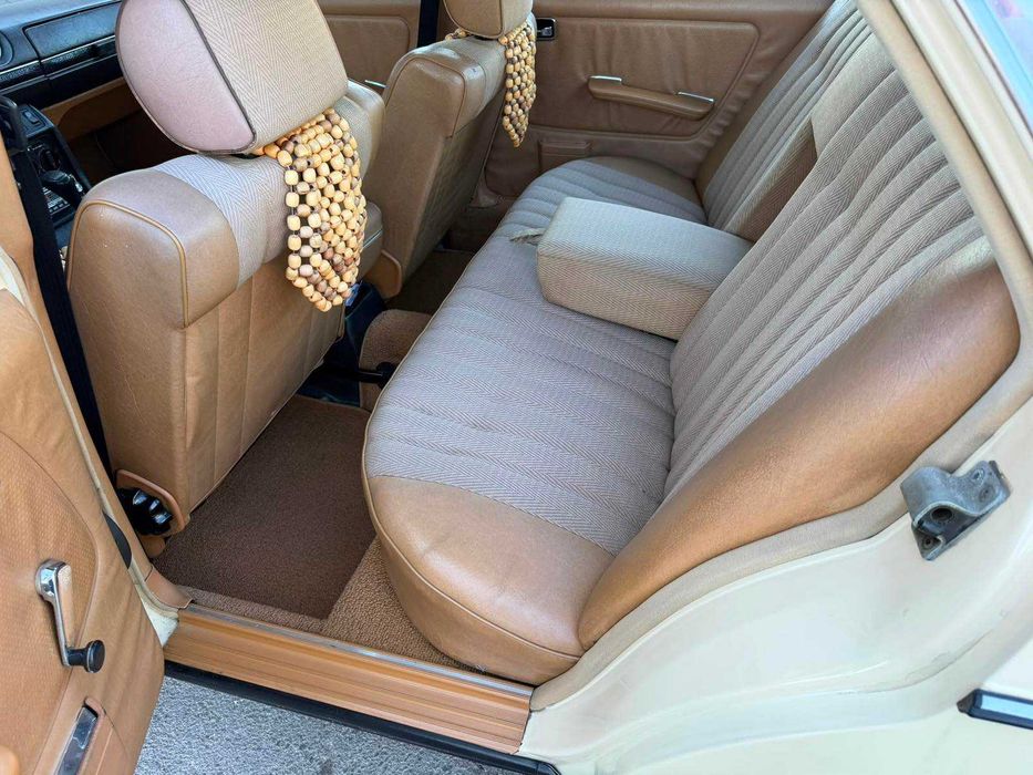 Mercedes-Benz 200 123